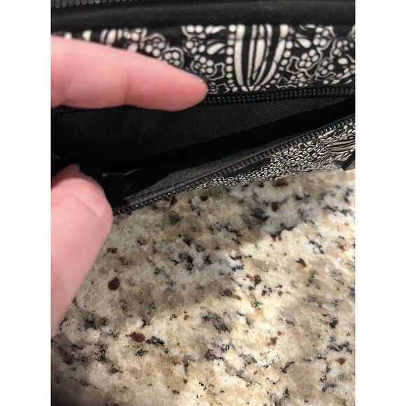 Vera Bradley Turnlock Wallet in Blanco Bouquet Zipper EUC - Picture 10 of 12